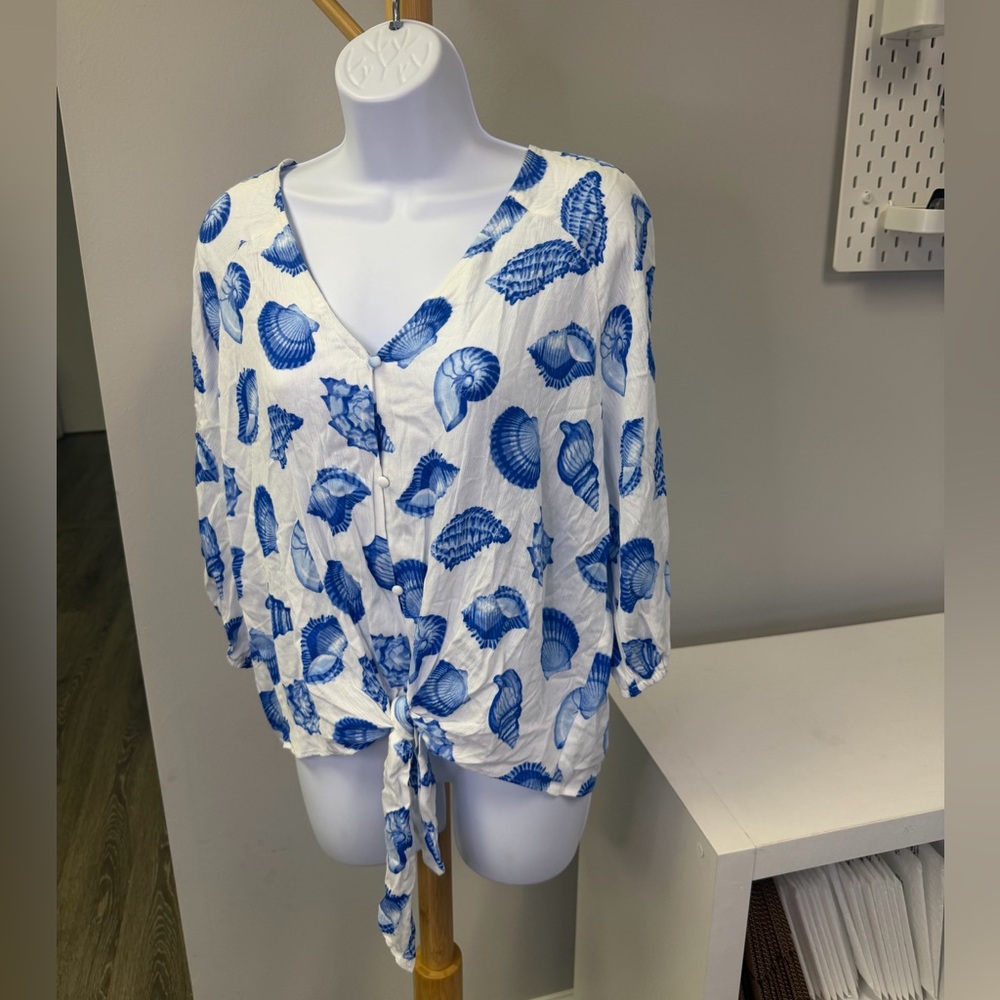 NWT Tamara H Blue and White Seashell Print Tied Button Up Women's Top Size LG - Picture 2 of 6